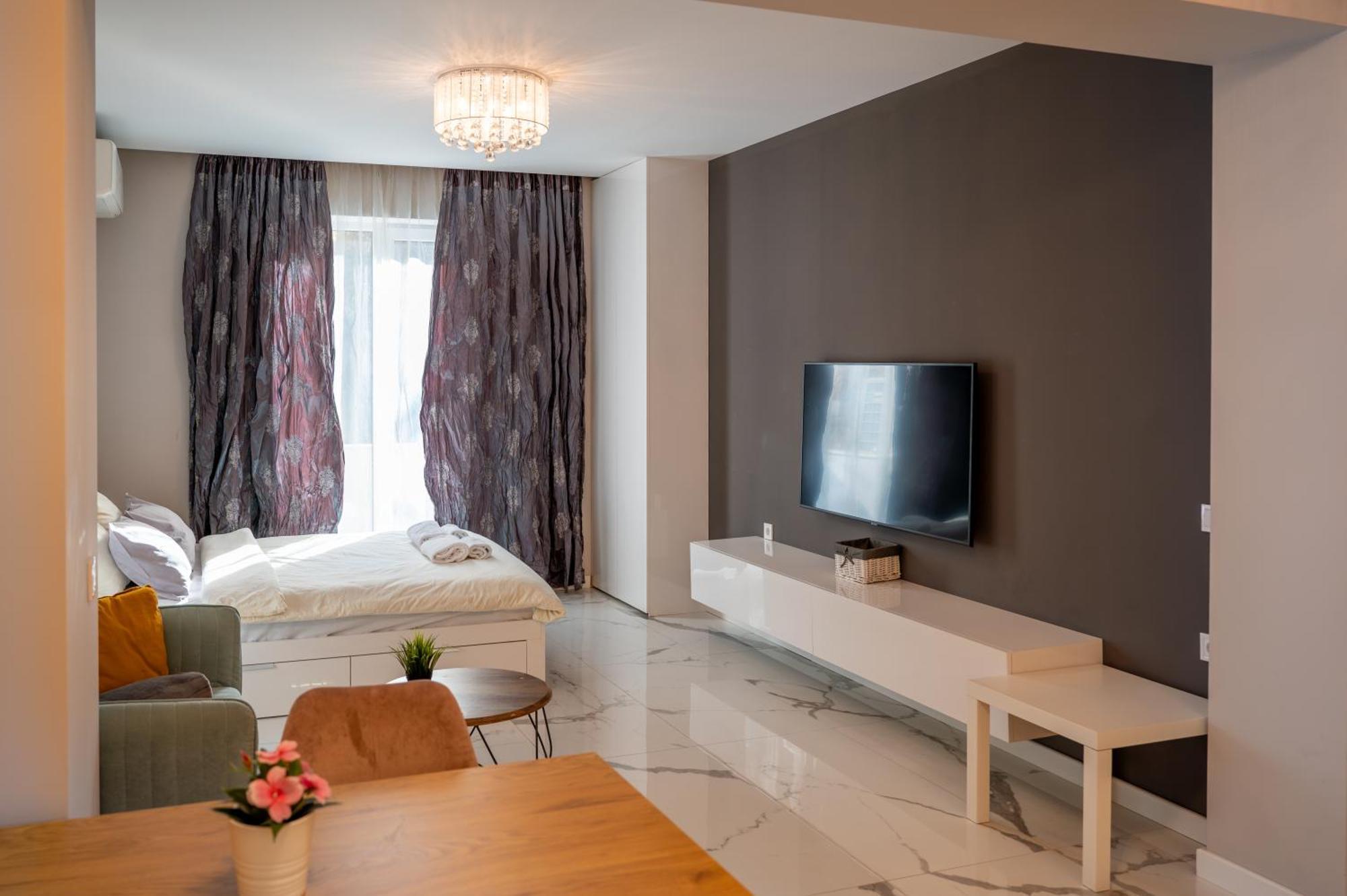 Luxury In Center
