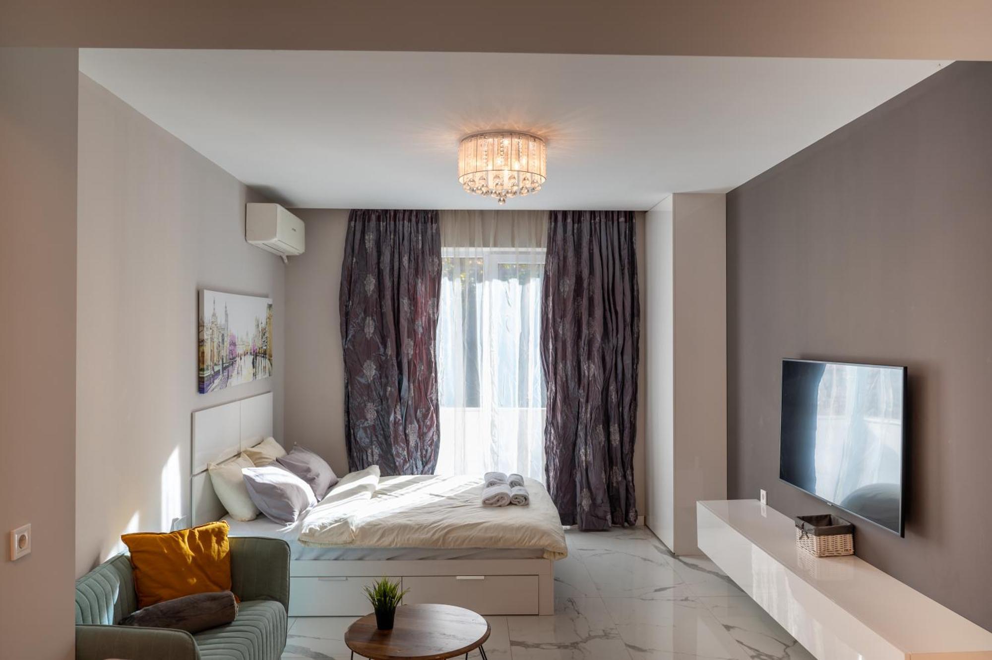 Luxury In Center *